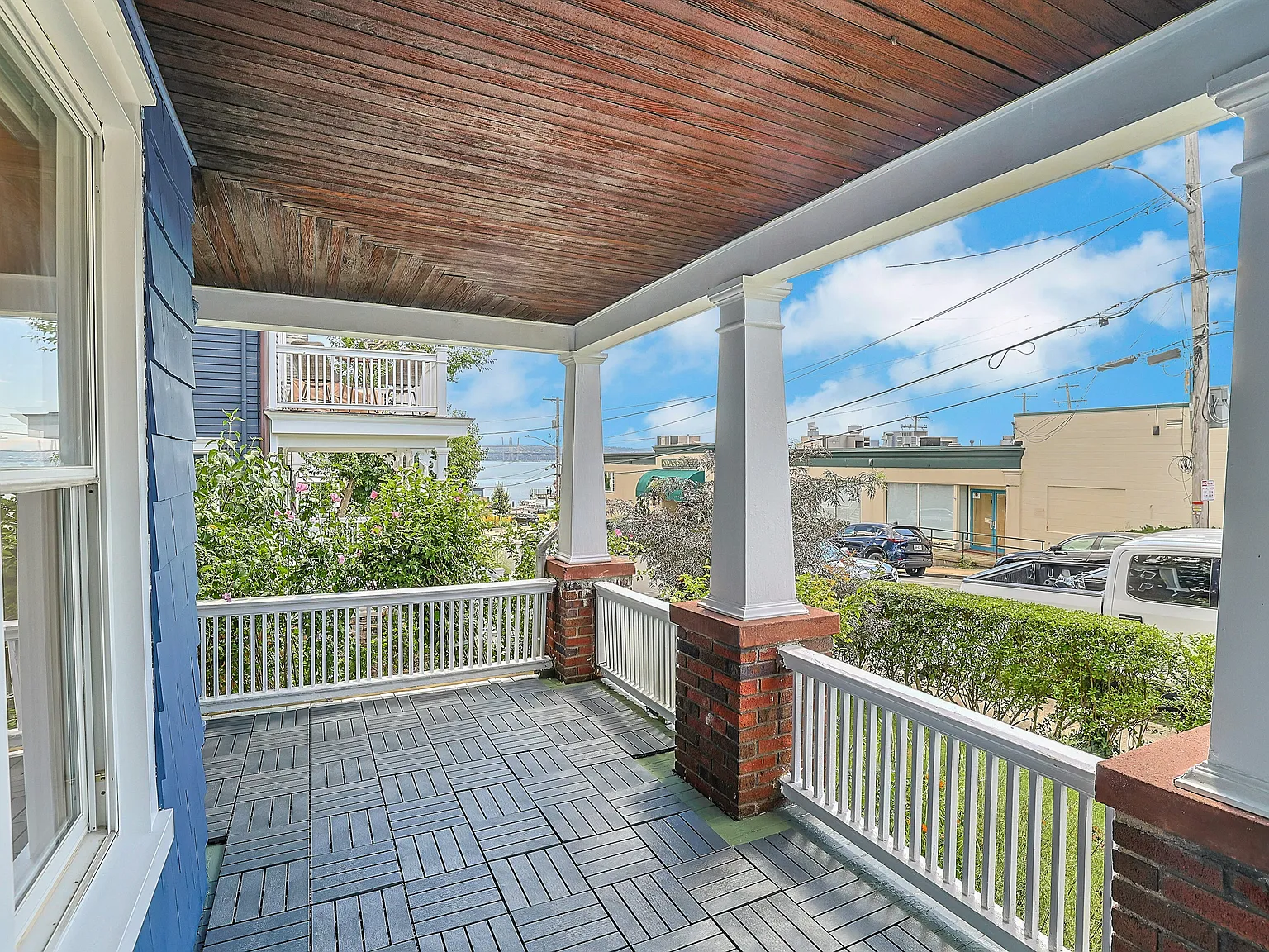 3 bed, 1600 sqft, $5,995 — Photo 3