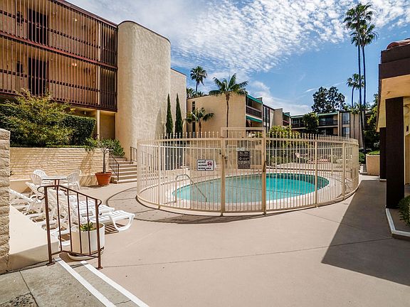 5th image of 6455 La Jolla Blvd #104