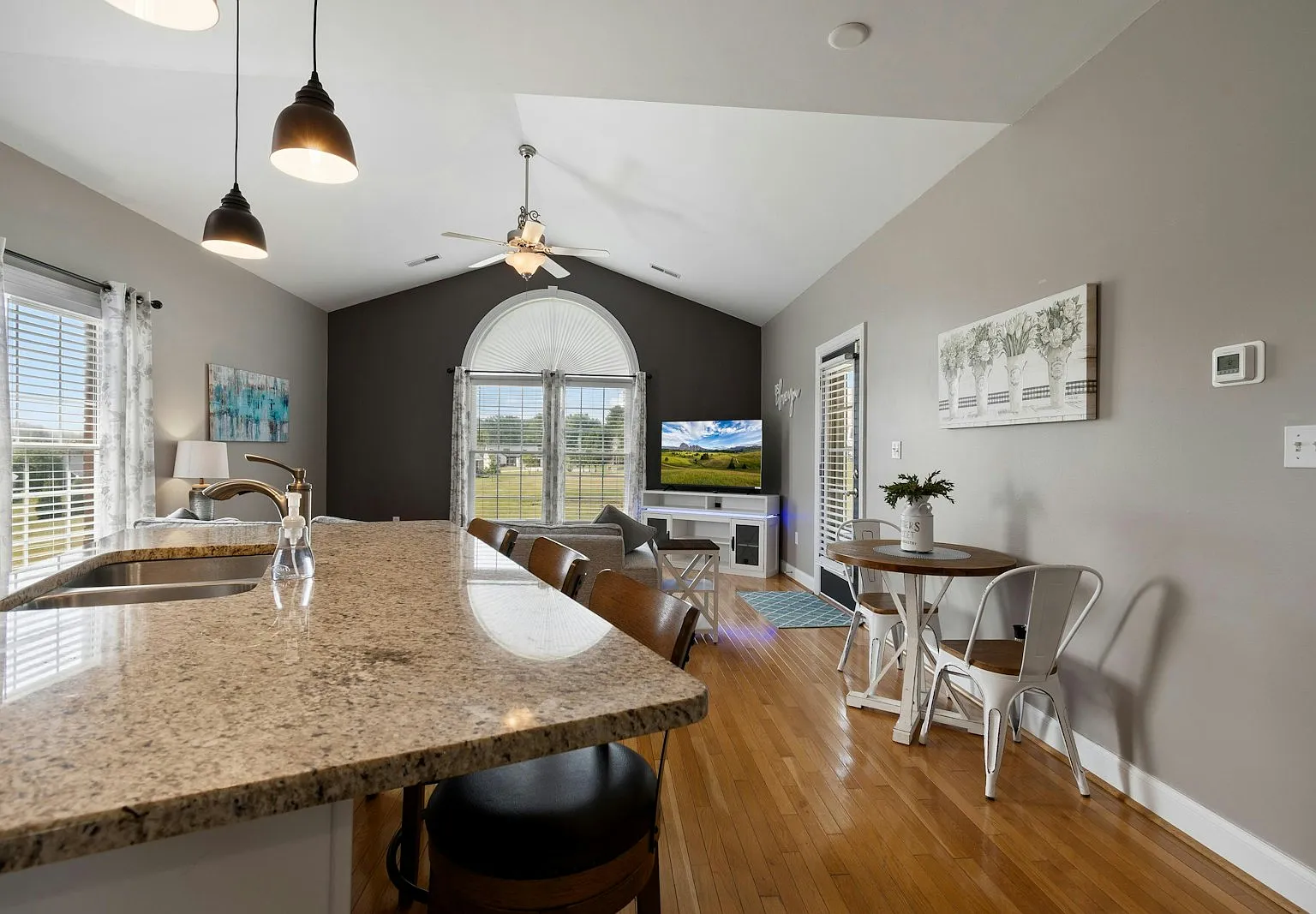 42 St Annes Ct — Photo 3