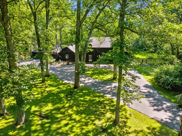 2570 Riverwoods Rd, Riverwoods, IL 60015