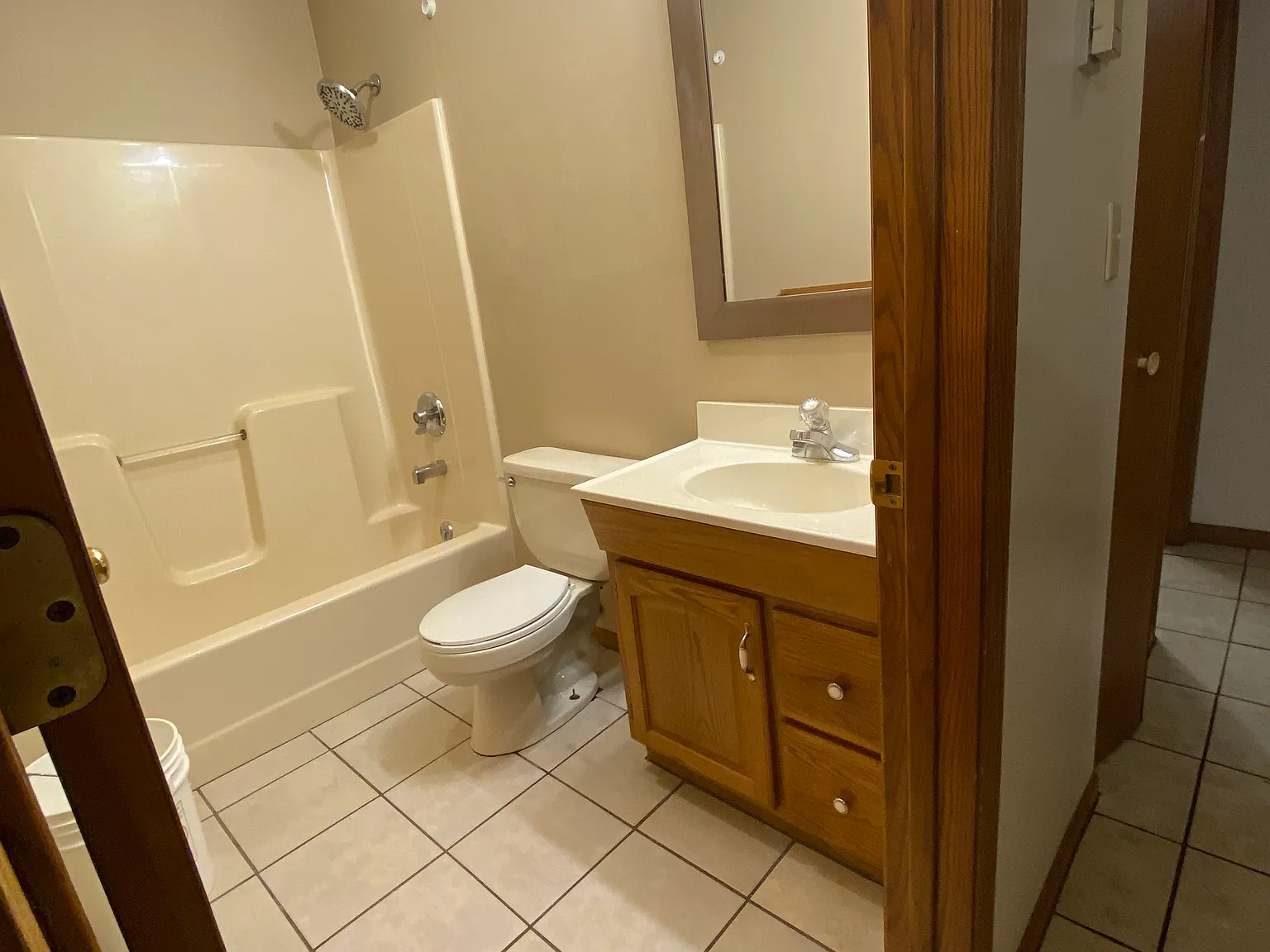 2 bed, 890 sqft, $975 — Photo 4
