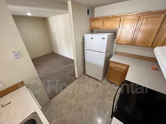 4th image of 1101 N Mart Way Dr #105