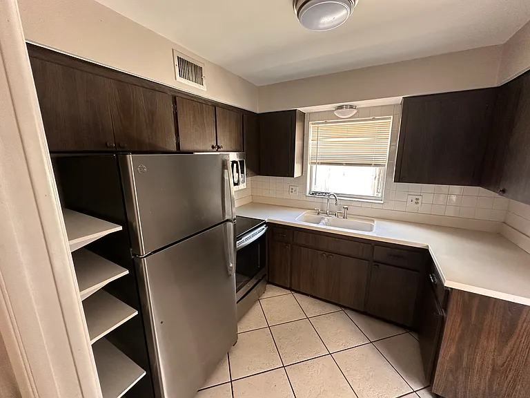 702 Heritage Ln — Photo 23