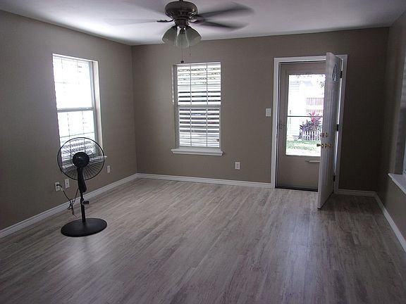 5th image of 1938 Woodcrest Dr
