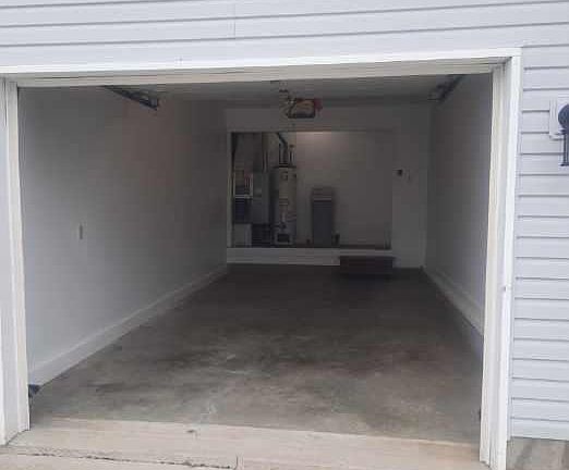 4th image of 712 W Adams St