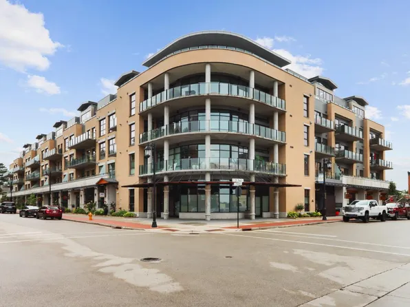 215 East Pleasant STREET #309, Oconomowoc, WI 53066