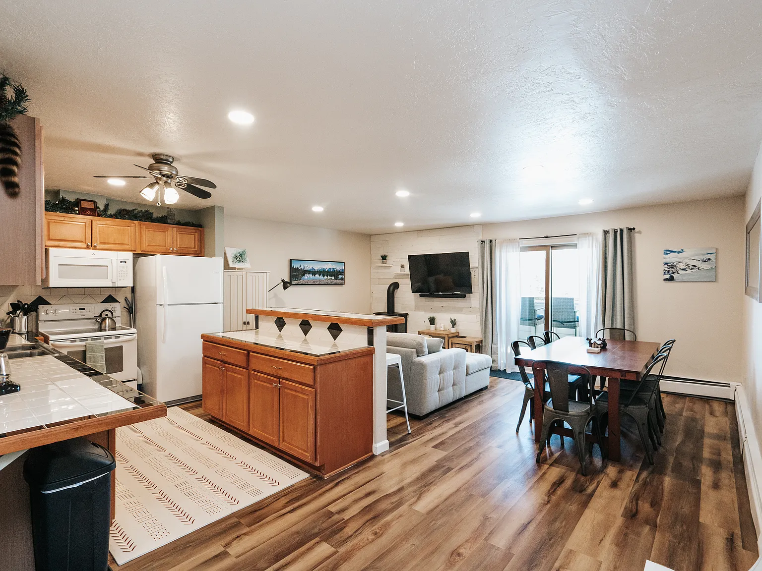 3 bed, 988 sqft, $3,500 — Photo 4