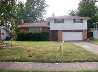 5128 Berkshire Dr, North Olmsted, OH