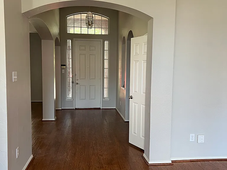 5820 Chatham Ln — Photo 7