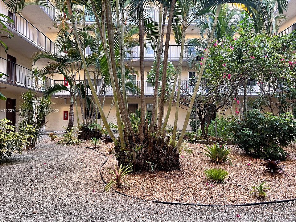 1st image of 2871 Somerset Dr APT 105