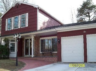 10 Gladview Ct, Medford, NY 11763
