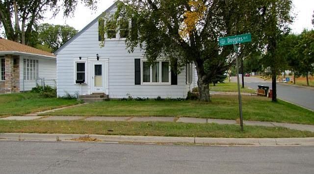 1st image of 200 Douglas St E
