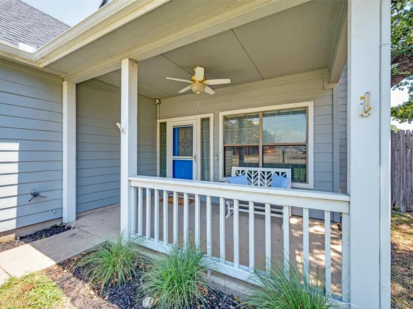 100 S Lakeview Dr, Lake Dallas, TX 75065