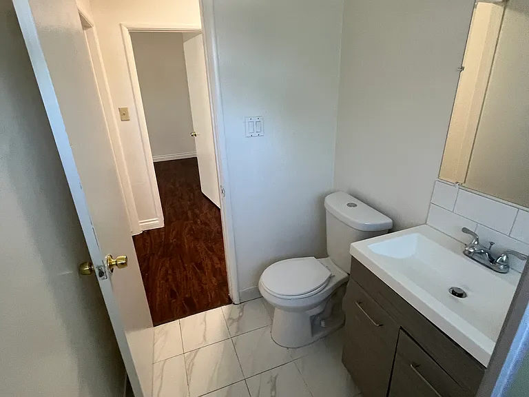 15045 Burbank Blvd #4 — Photo 7
