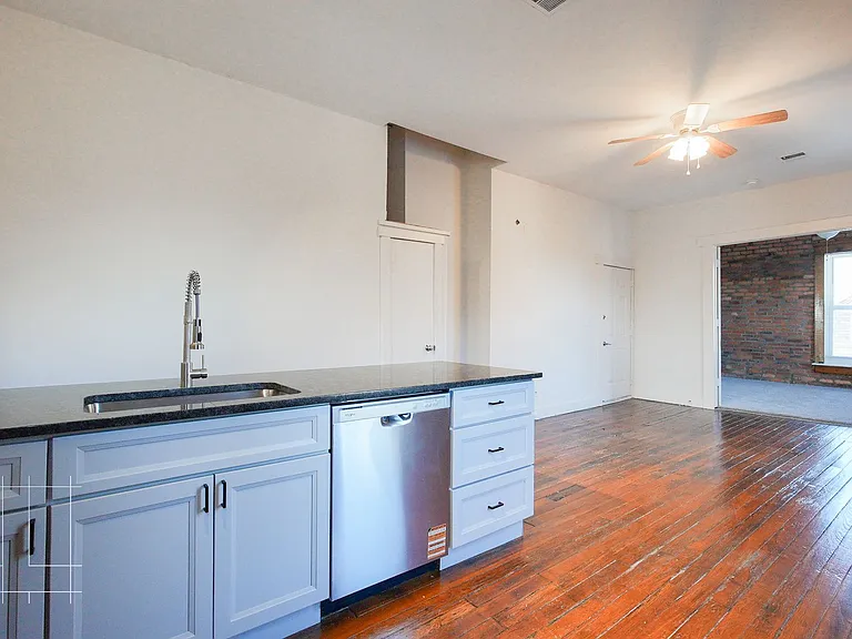 880 Hamlet St. — Photo 7