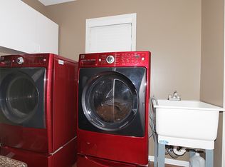 19574 Stratford Dr, Macomb, MI 48044