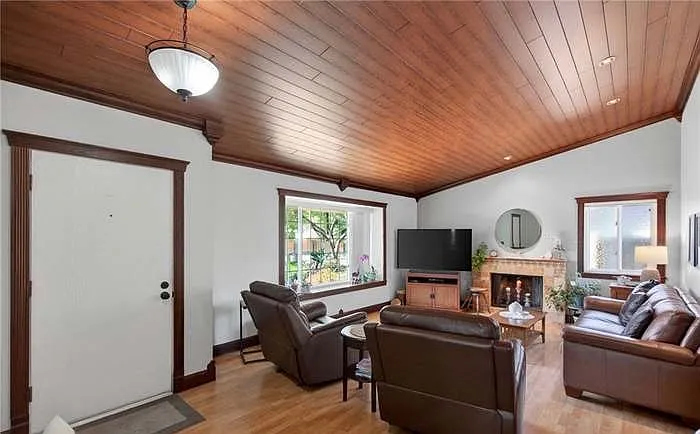 3243 Saratoga St — Photo 2