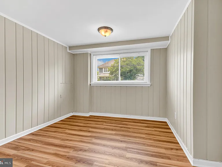 10228 Farnham Dr — Photo 30