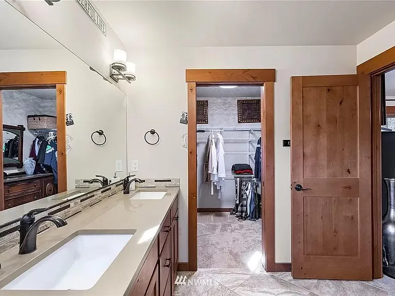 351 Dakota Heights Dr — Photo 16