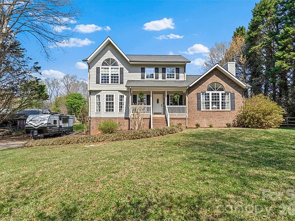 4th image of 763 Country Club Rd