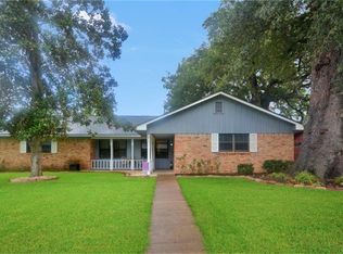 101 Ligustrum St, Lake Jackson, TX 77566