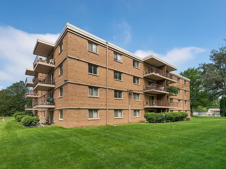 Cherry Court Apartments — Photo 16