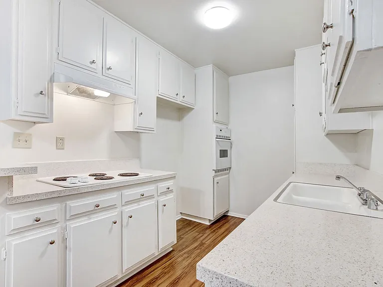 5292 Newcastle Ave — Photo 1