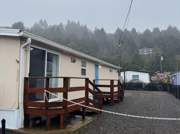 624 S Dolphin St, Rockaway Beach, OR 97136