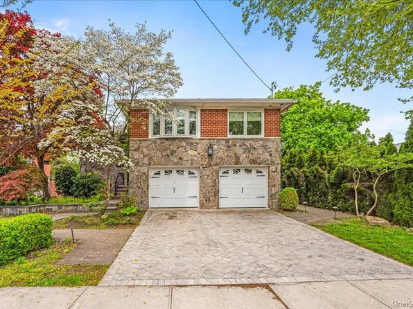 13839 11th Avenue, Malba, NY 11357