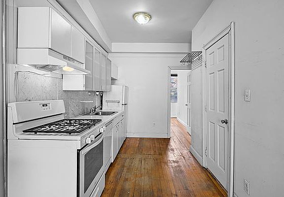 3rd image of 219 Degraw St APT 3