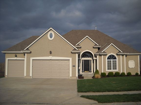 2nd image of 429 SE Stillwater Dr