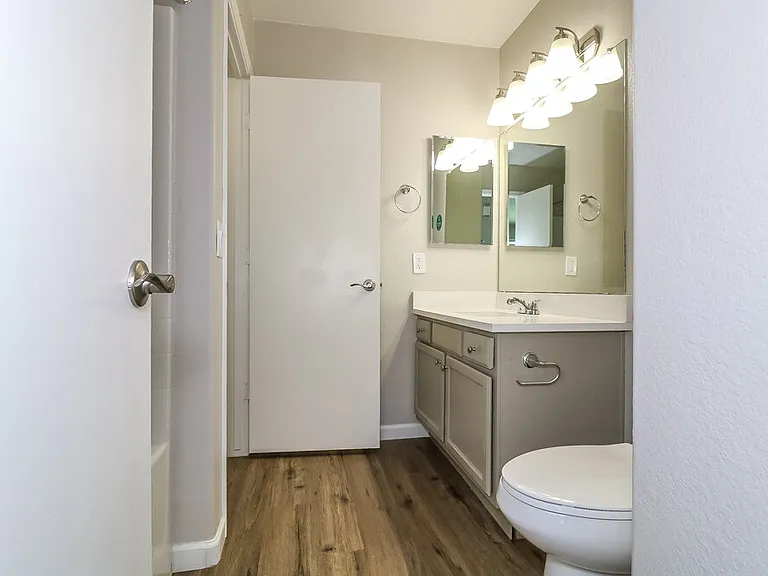 8936 W Fullam St — Photo 15