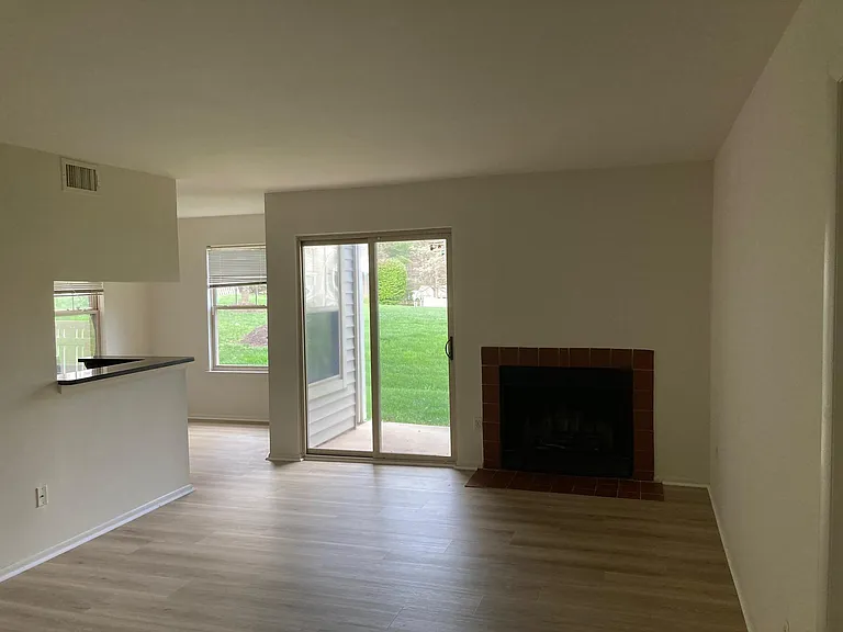 1729 Ascot Way #B — Photo 6
