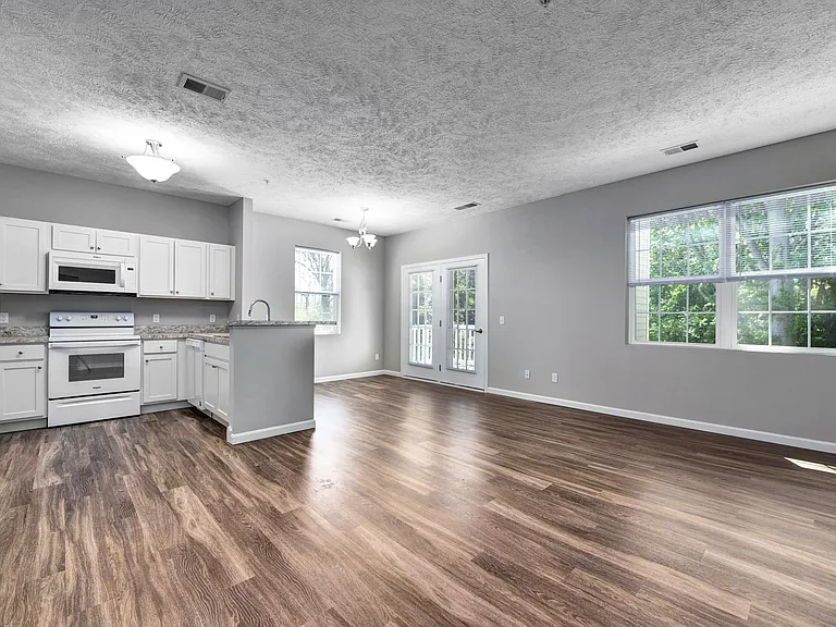 Aquamarine Apartments — Photo 97