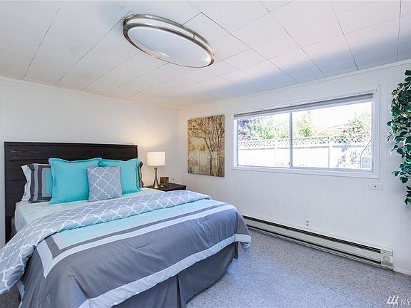 Large bright bedroom- no living space above will add to quie