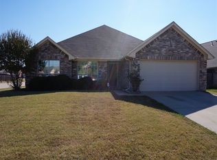 2900 Custer Dr, Corinth, TX 76210