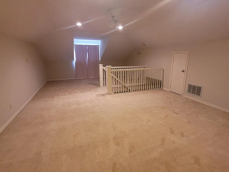 414 Amberwood Cir — Photo 33