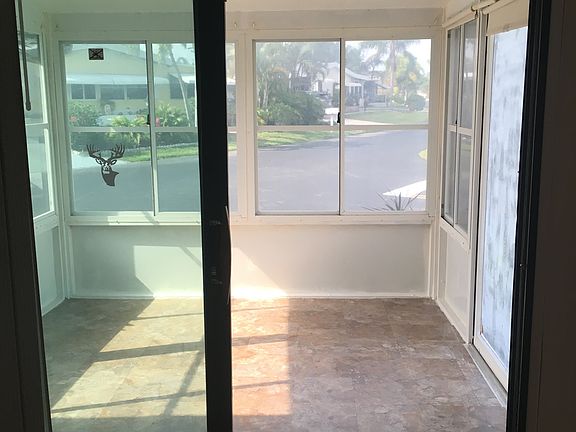 4th image of 667 Sun Ray Ct
