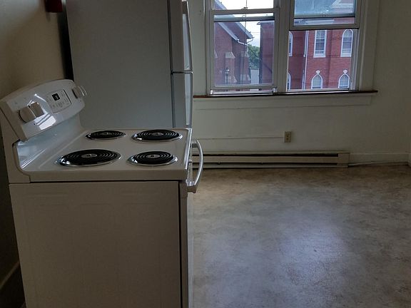 2nd image of 39 E Main St APT 4