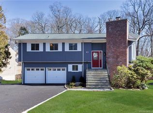 41 Sundance Dr, Cos Cob, CT 06807