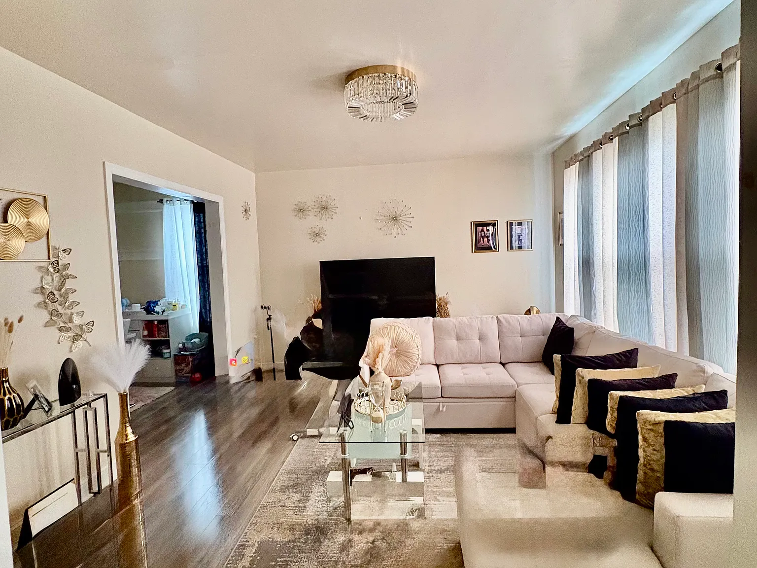 2 bed, $2,300 — Photo 1