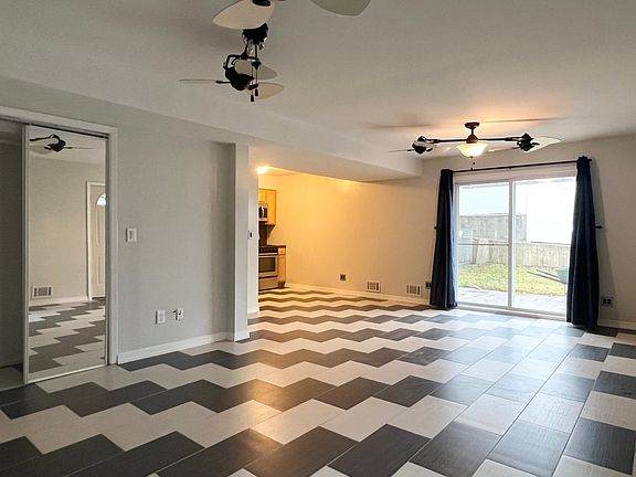 4th image of 158 Colon Ave #1