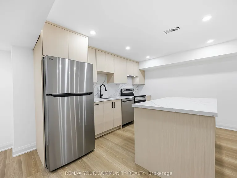 55 Cocksfield Ave #LOWER — Photo 5