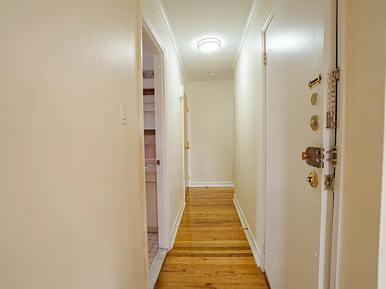 1408 E 15th St #3 — Photo 4