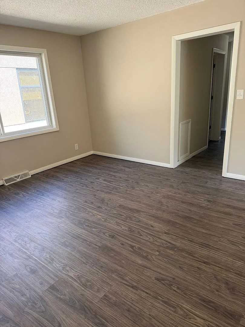 1622 Washington St NE — Photo 3