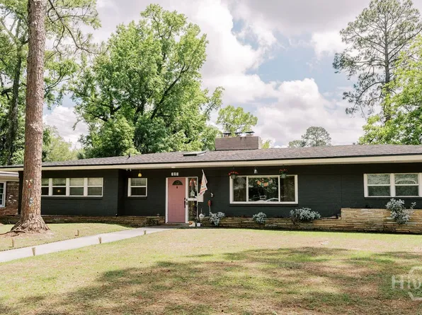 303 La Fayette Circle, Savannah, GA 31405