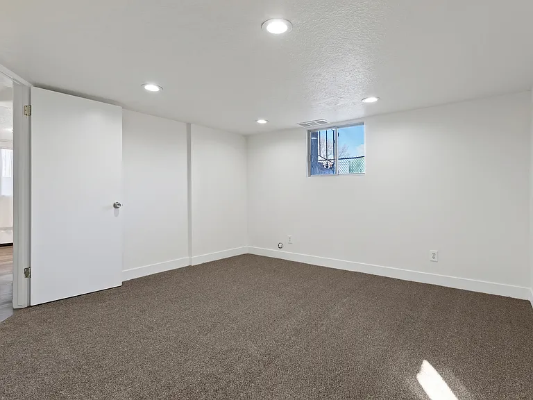 377 N 200 W — Photo 21