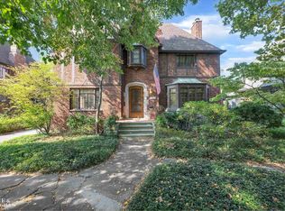 1363 Yorkshire Rd, Grosse Pointe Park, MI 48230