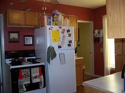 3rd image of 604 E 2nd St