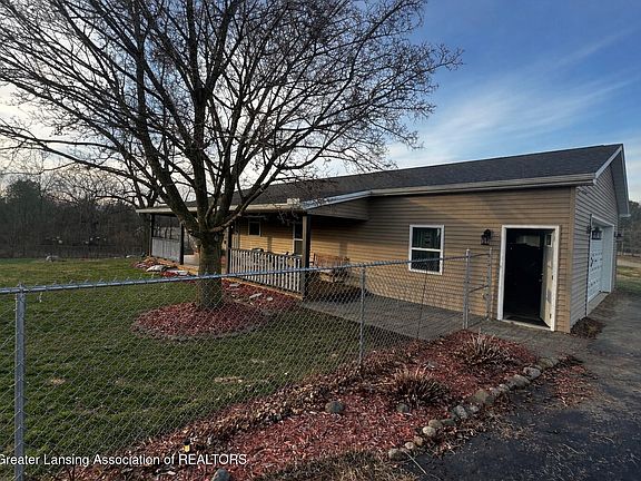 2nd image of 4215 N Smith Rd